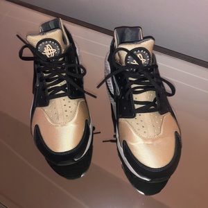 Nike sneakers (womens)